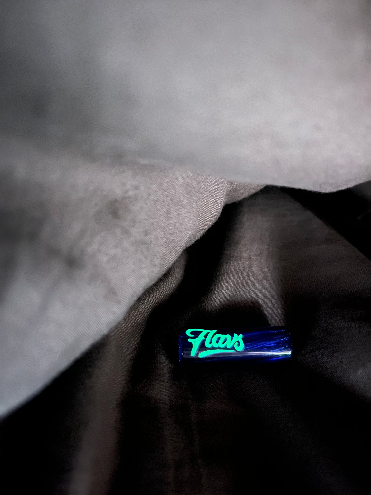 Seven Swirl Glass Filter Tip | 11x30mm | Glow-in-the-Dark-Print